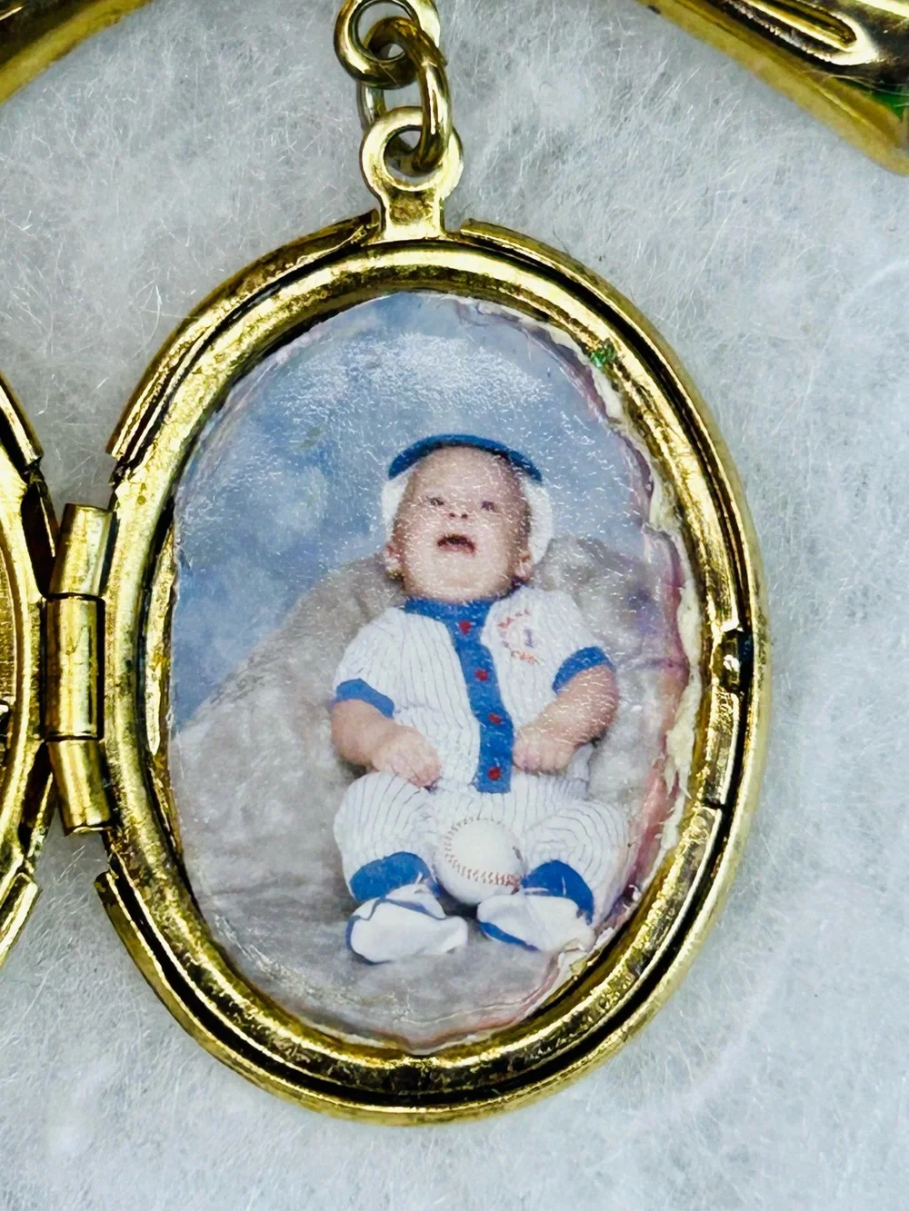 Vintage Gold Tone Bow & Cameo Locket Brooch (c. 1970s–1980s)